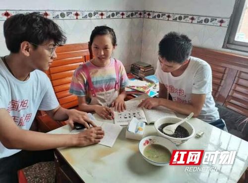 爱心学子伴乡行 以爱之名传递温暖的美术辅导服务